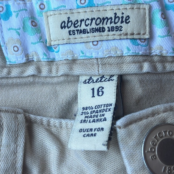 Abercrombie & Fitch Short, Size 16 - Picture 3 of 7